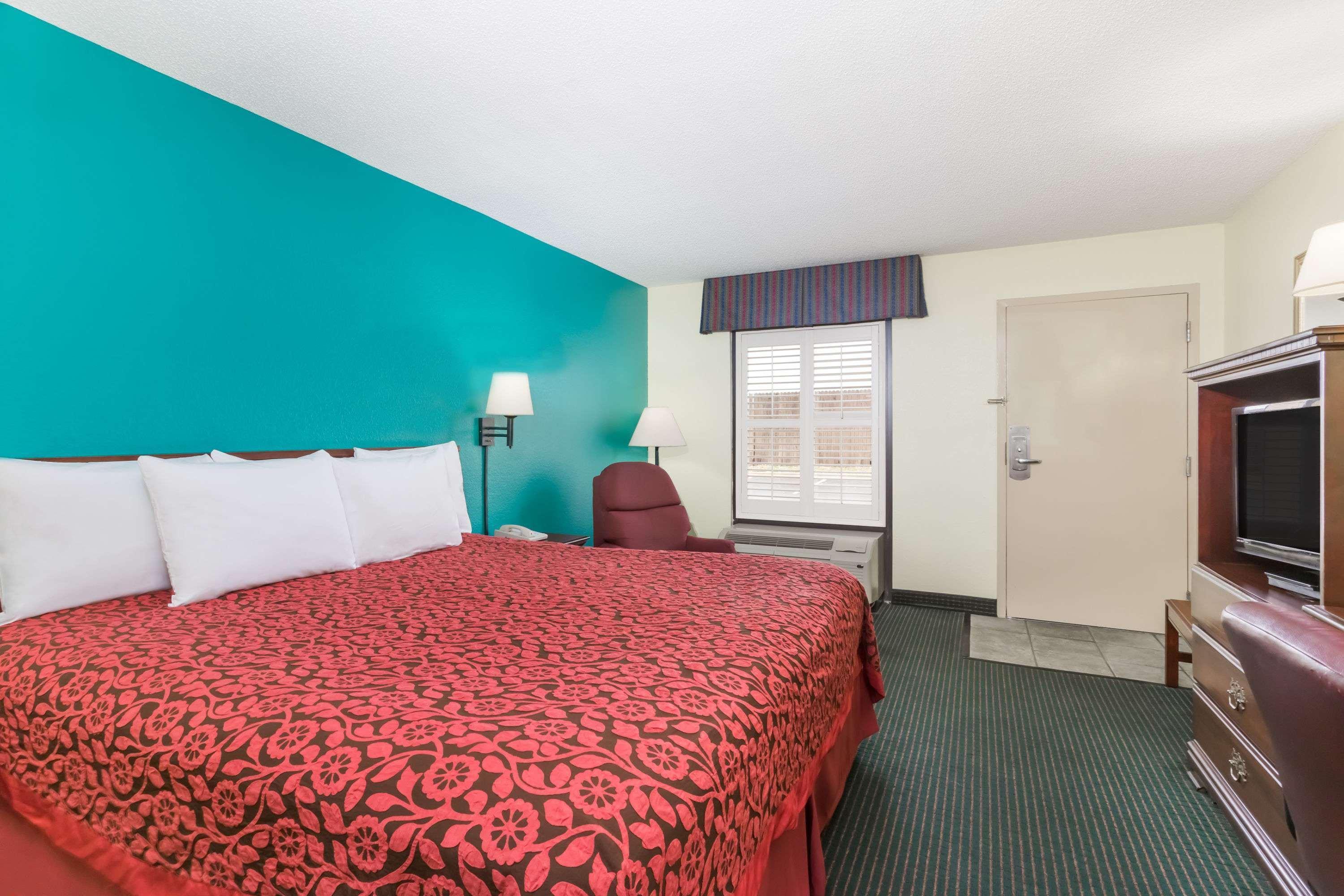 Days By Wyndham Hotel
